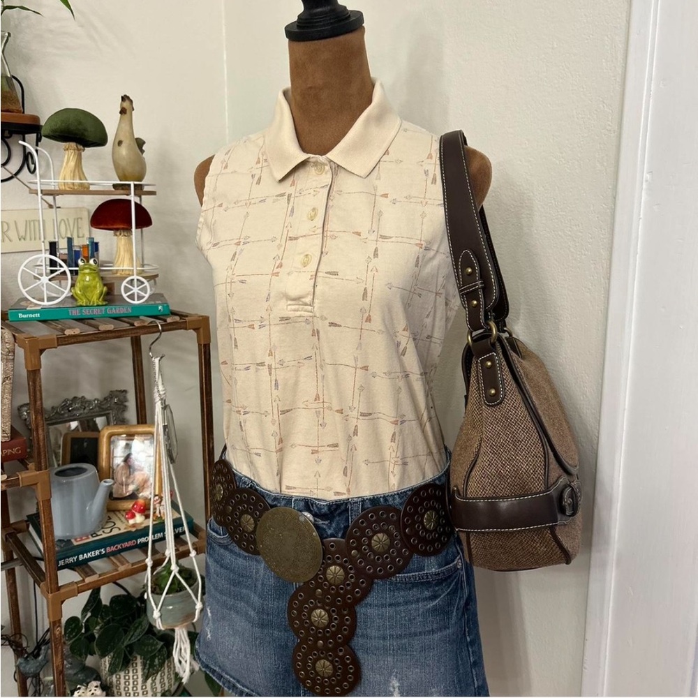 Wrangler Vintage Western Cream Sleeveless Polo Top with Allover Arrow Print